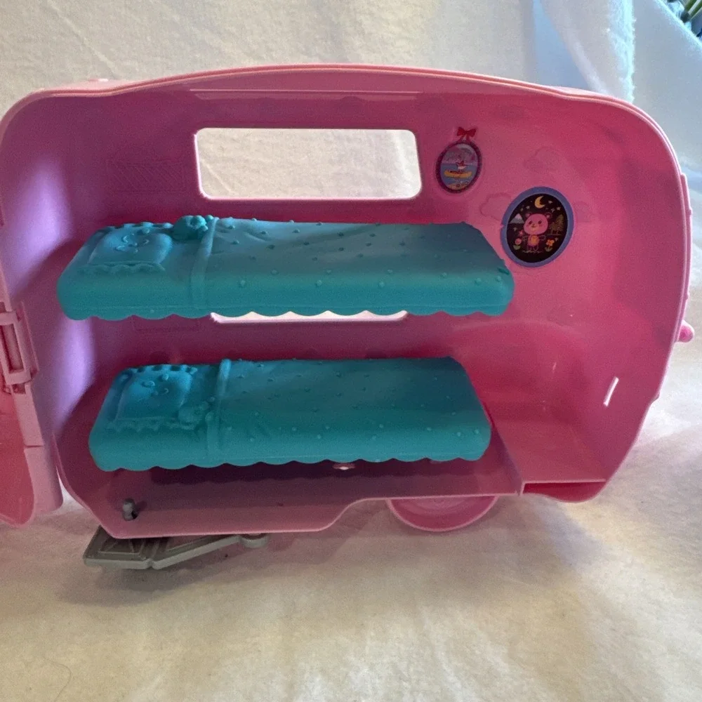 Chelsea Pink Camper/RV Vehicle Playset Opens Bunk Beds Kitchen 6in Doll Bundle